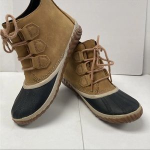 Ladies Sorel Waterproof laced boots Size 8